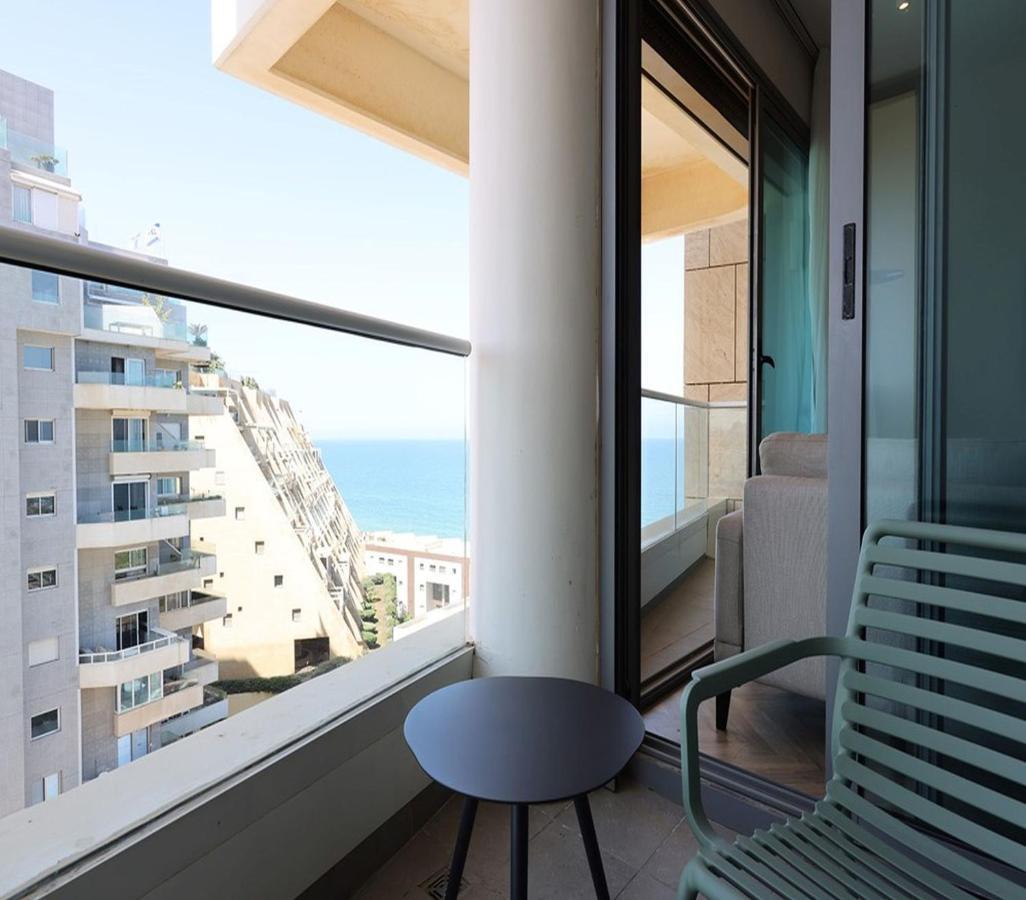 West Tel Aviv- All Suites Hotel By The Sea Exteriör bild